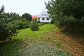 Balaton északi partján új építésű lakóház, kis panorámával eladó